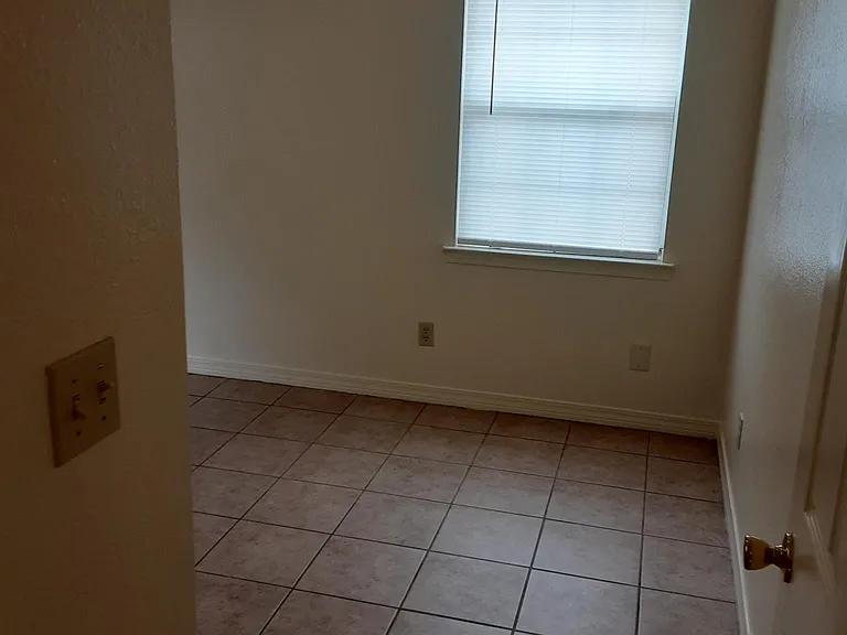 12182 Fernwood Dr W — Photo 32