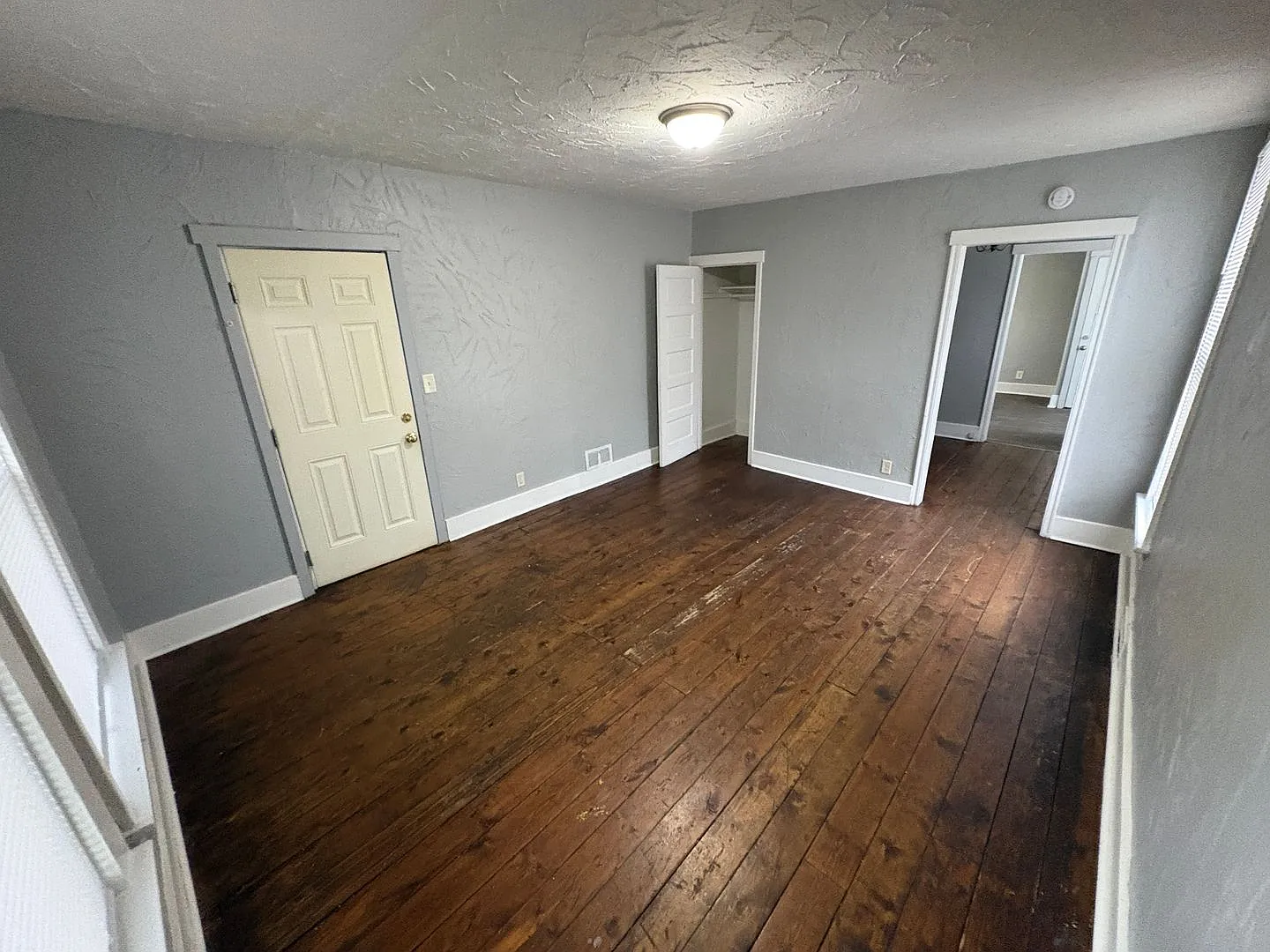 1032 C — Photo 2