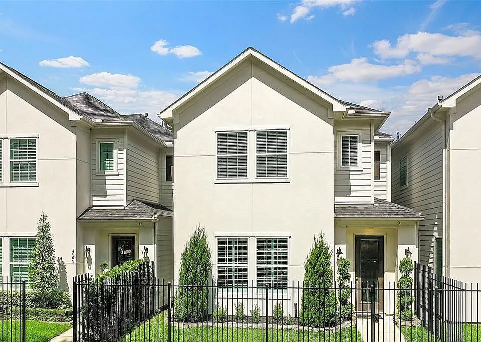 1st image of 2067 Sherwood Forest St