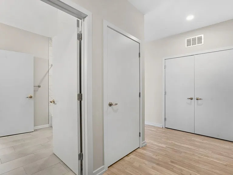 The Keystone Apartments — Photo 177