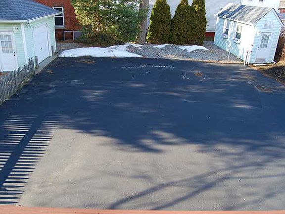 4th image of 212 Summit St