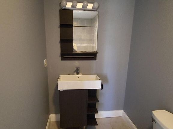 3rd image of 126 South St #1