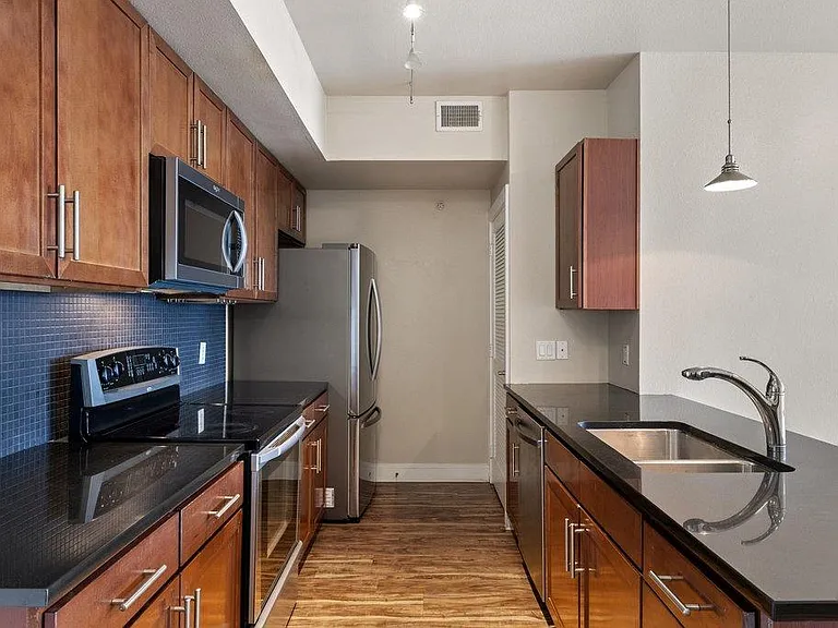 3016 Guadalupe St #303 — Photo 2