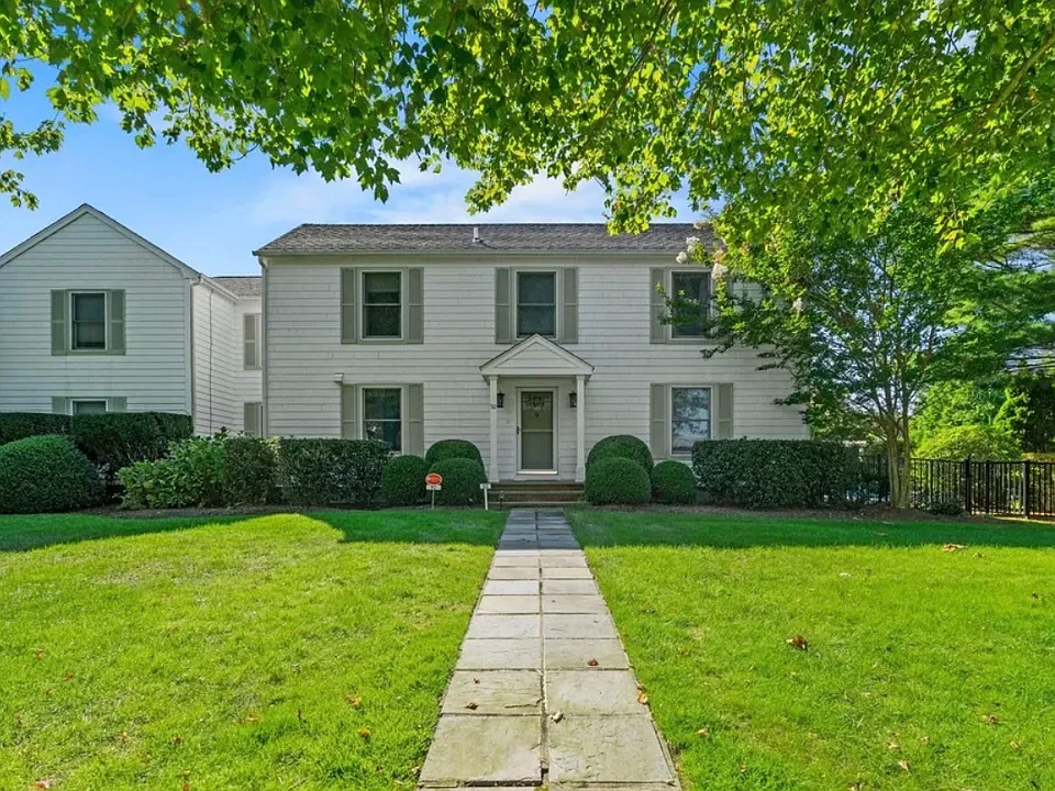 92 Pleasant Ln