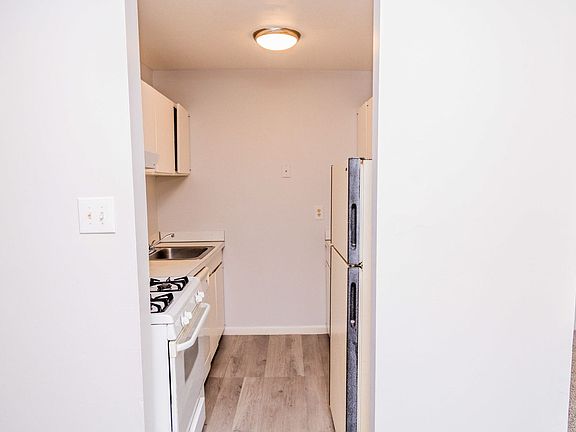 3rd image of 525 Burgoyne Rd Unit 13