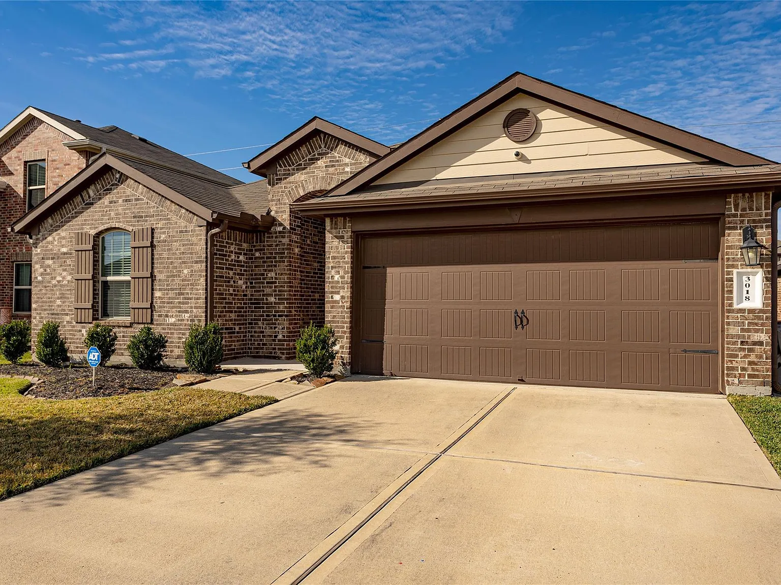 4 bed, 2.0 bath, 2094 sqft, $2,250 — Photo 2
