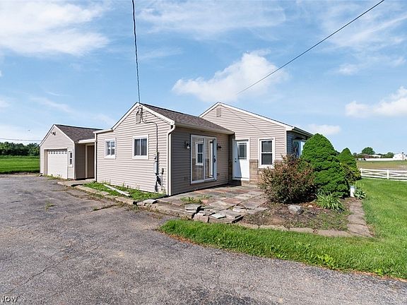 4th image of 14765 Lincoln Way E