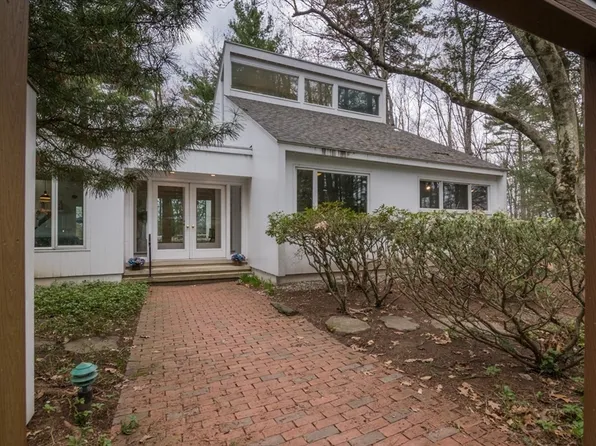 43 Morgan Cir, Amherst, MA 01002