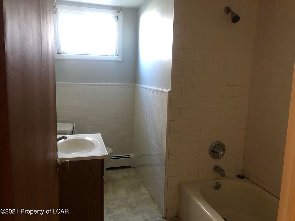 2nd image of 711 Church St #11