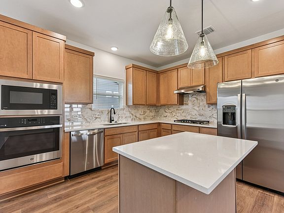 12-web-or-mls-7806 Ella Lee Ln-S1401-012