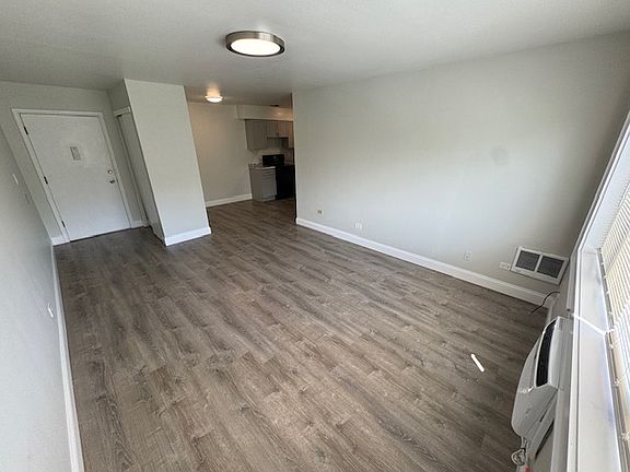 4th image of 515 S Milwaukee Ave APT 19