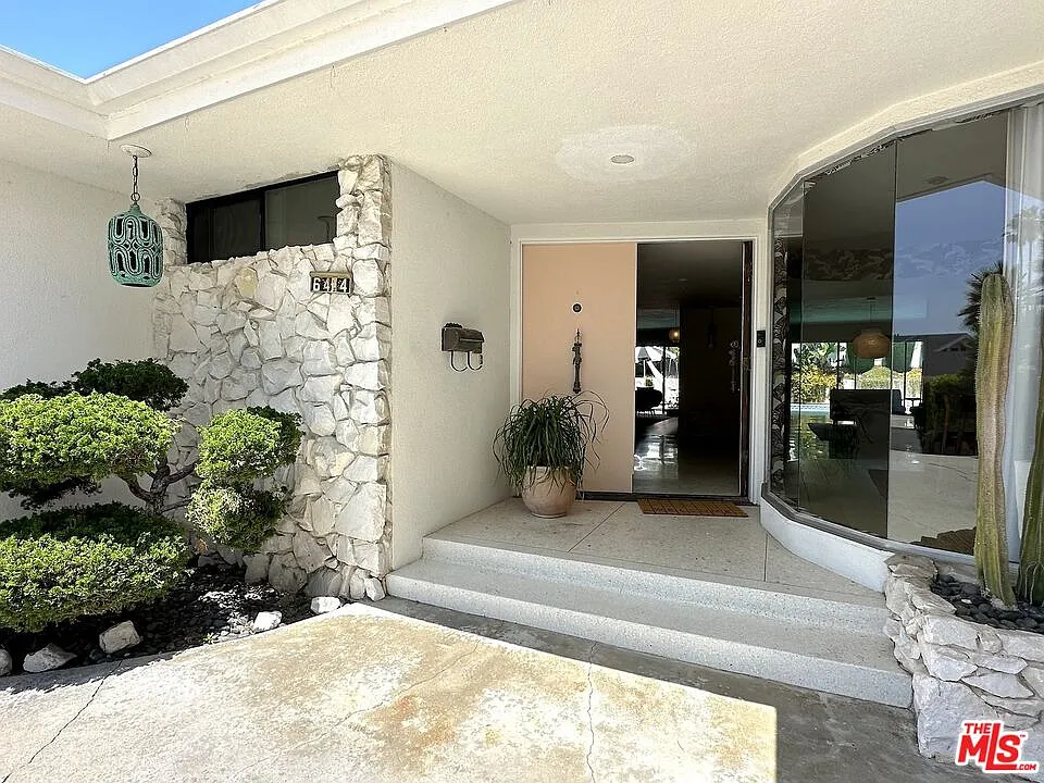 4 bed, 4.0 bath, 3388 sqft, $12,000 — Photo 2
