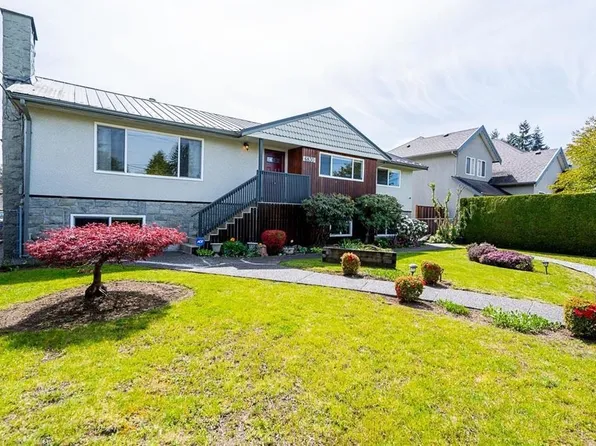 6830 Curtis St, Burnaby, BC V5B 2B1