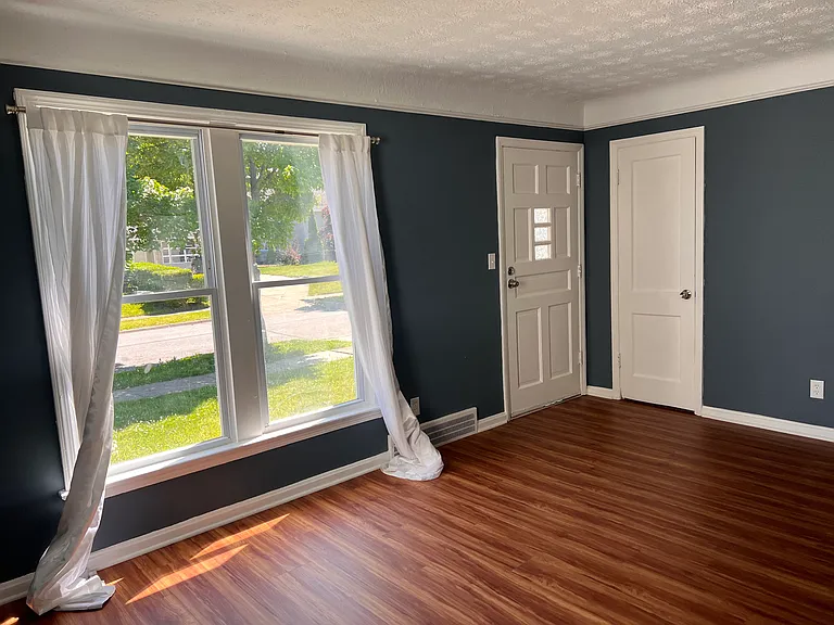 4606 Lincoln Ave — Photo 3