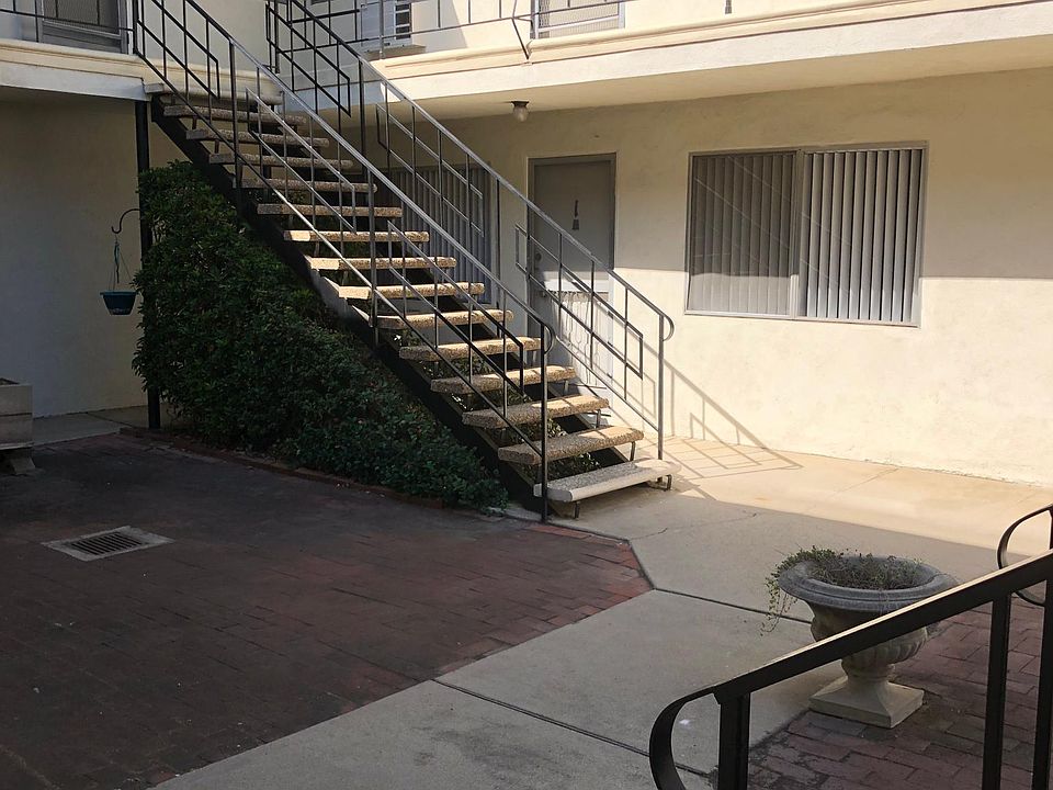 1st image of 325 N Glendora Ave #1