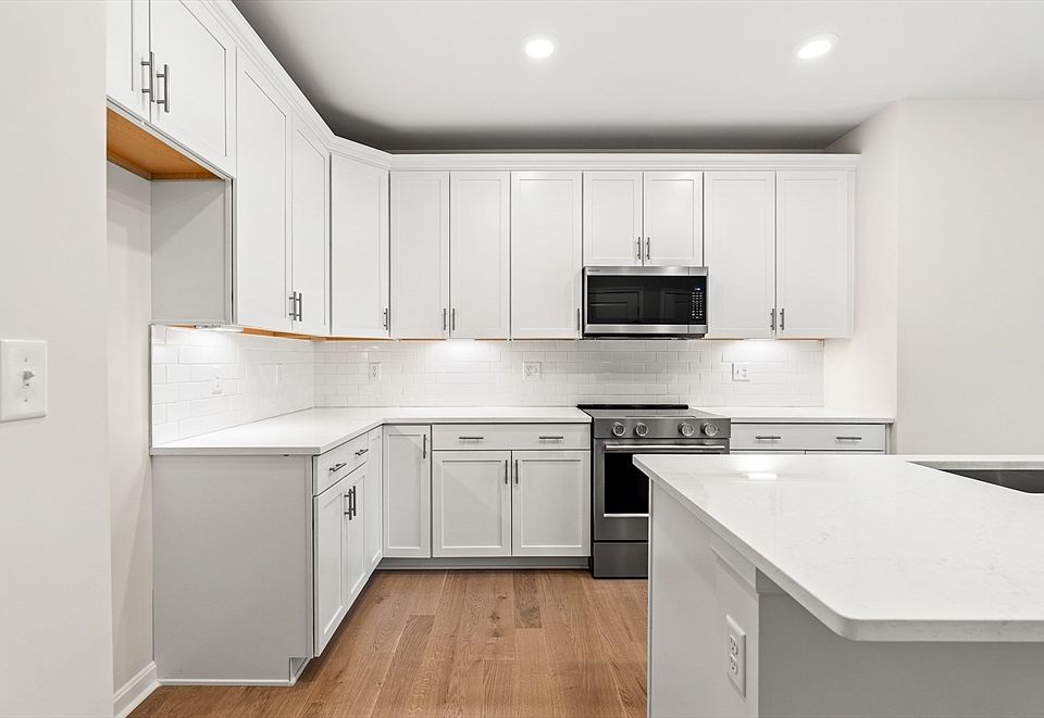 1st image of 5 Peters Farm Way #7305