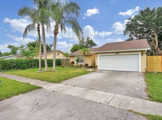 9458 Saddlebrook Dr, Boca Raton, FL 33496