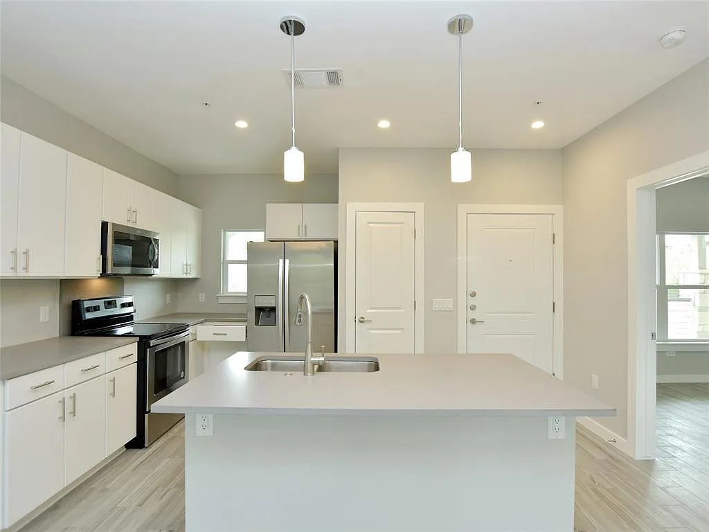 2 bed, 2.0 bath, 1000 sqft, $2,250 — Photo 3