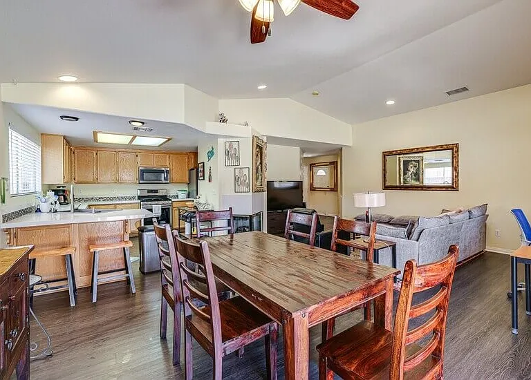 8523 Barberry Ave — Photo 4