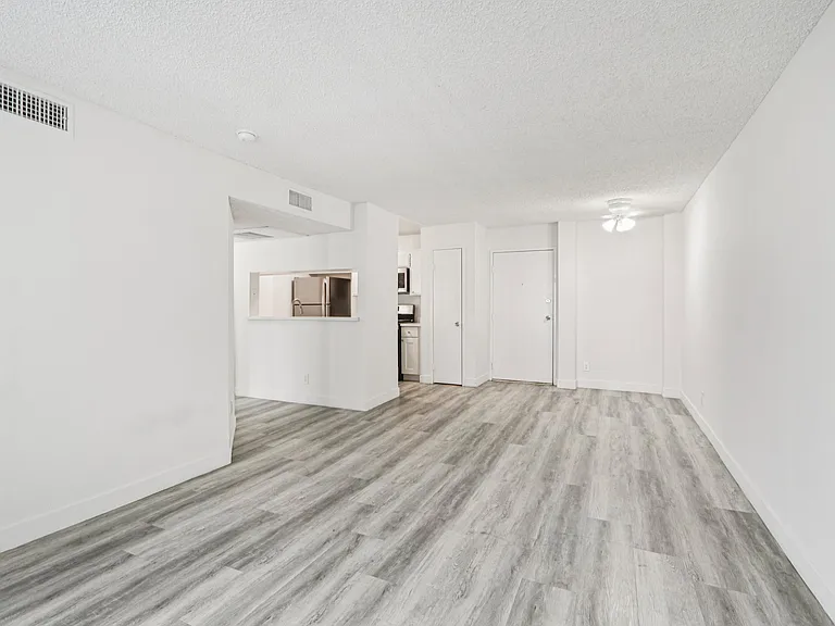 5555 Harold Way — Photo 14