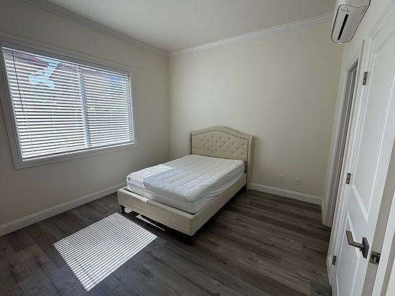 5th image of 1725 Heirloom St Unit B