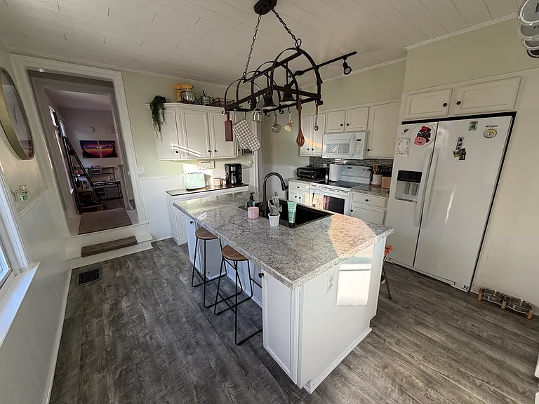 307 S Whiteoak St — Photo 8