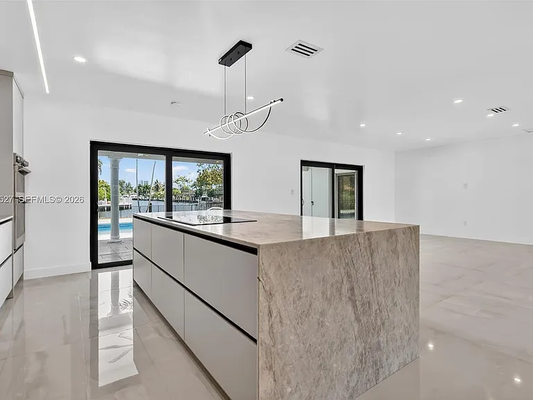 Alamanda Dr — Photo 8