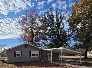 3038 Circle Dr, Granite City, IL 62040