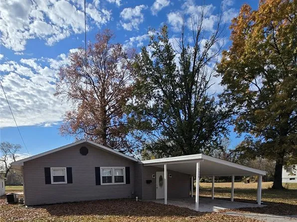 3038 Circle Dr, Granite City, IL 62040