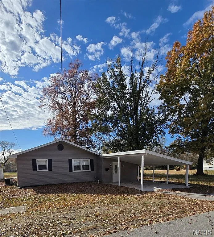 3038 Circle Dr photo 1
