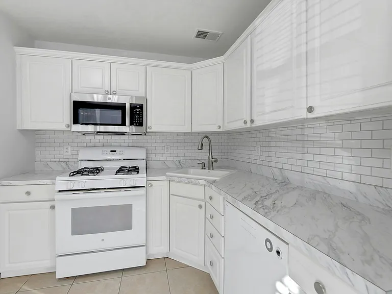 2198 Kent Ct #2198 — Photo 7