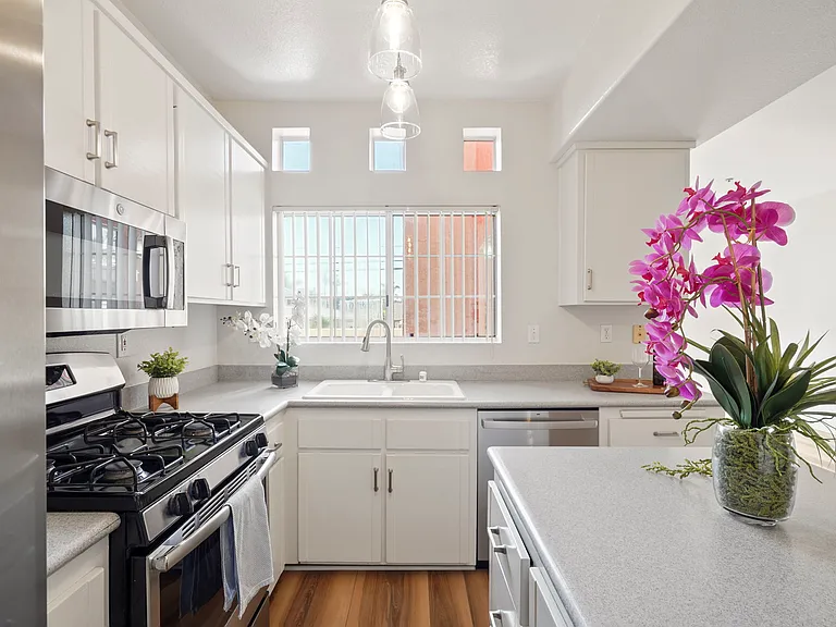 221 Donax Ave #11 — Photo 1