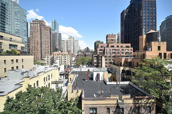 Rented by Compass | media 10