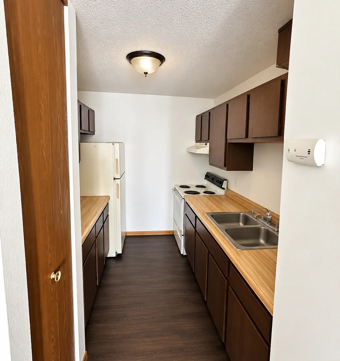 2 bed, 1.0 bath, $850 — Photo 2