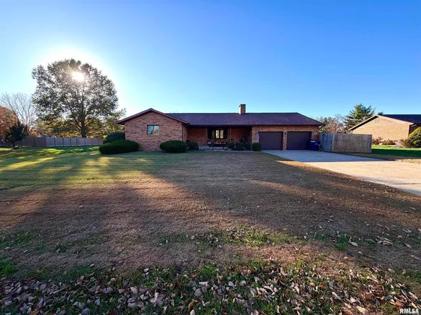 206 Daras Dr, Carmi, IL 62821