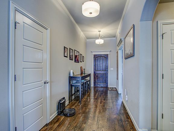 4th image of 1001 W Fargo Ln