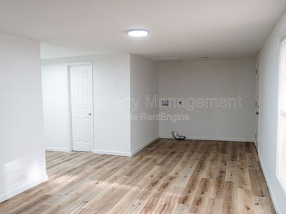 3rd image of 3715 Sisk Rd #6