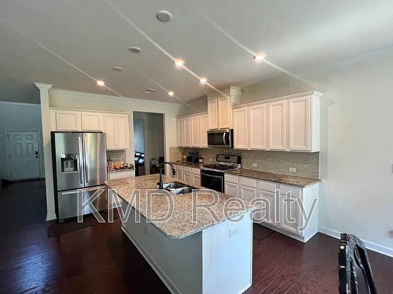 5 bed, 3.0 bath, 3127 sqft, $2,795 — Photo 3