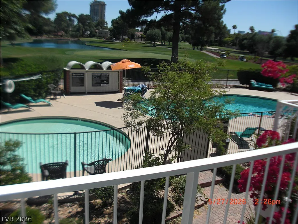3 bed, 2.5 bath, 1968 sqft, $1,950 — Photo 3
