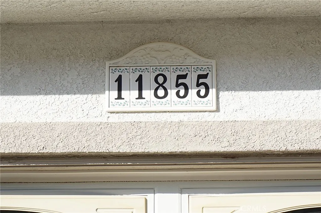 5 bed, 2457 sqft, $4,600 — Photo 3