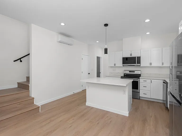 6912 Eberhart St — Photo 2