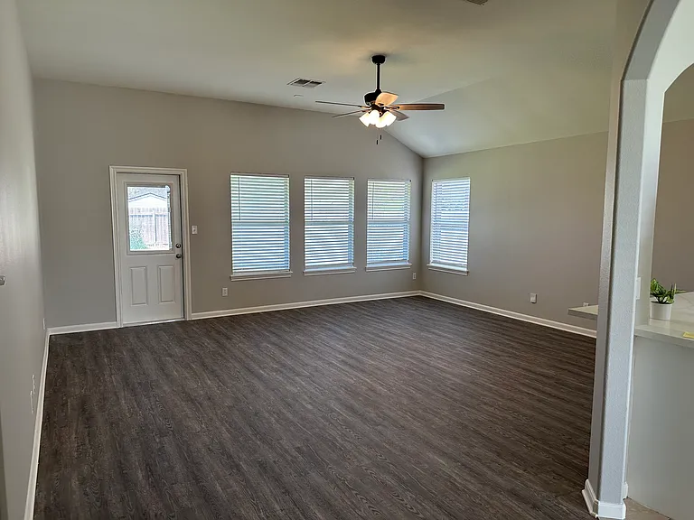 115 Riata — Photo 2