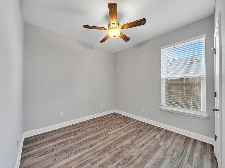 942 Ashley Ln #B — Photo 10