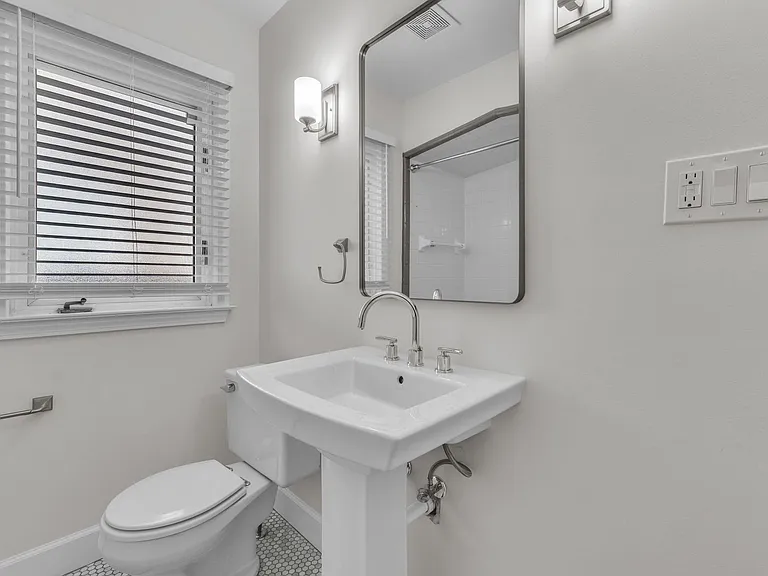 2711 Dorchester Rd — Photo 20