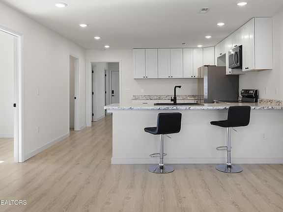 3rd image of 1030 Park Boulevard Cir