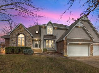 955 NW High Point Dr, Lees Summit, MO 64081