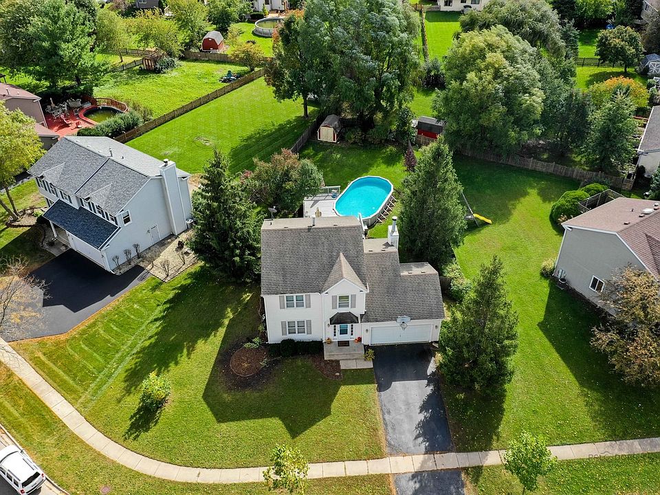 Beautiful home on large lot w/huge deck & pool!