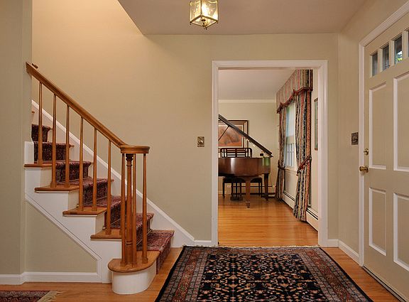 2nd image of 111 Hawthorn Pl