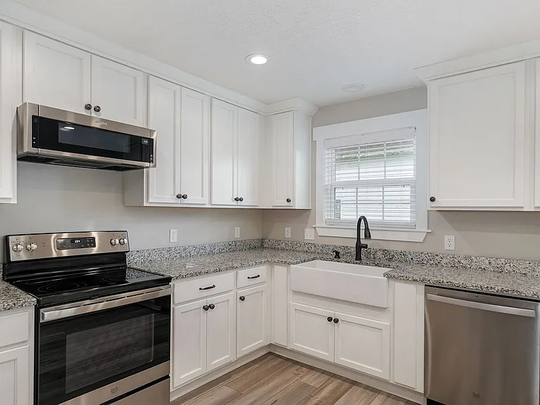 1120 N Clay Ave — Photo 7