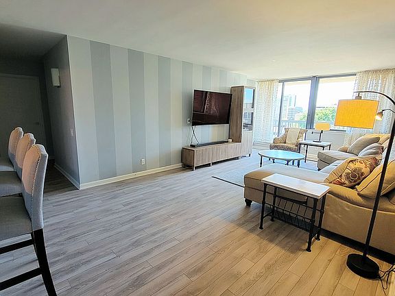 Breakfast Bar/Living Room